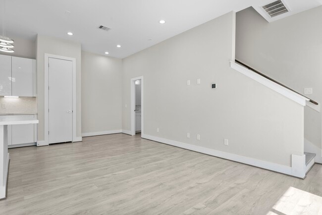 Building Photo - 861 Prosper St