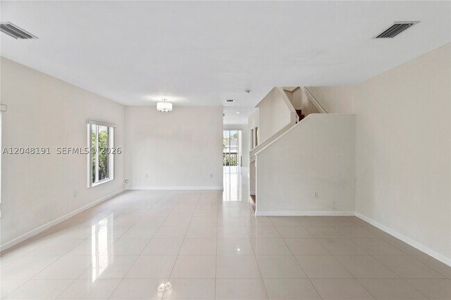 Building Photo - 2782 SW 33rd Ave