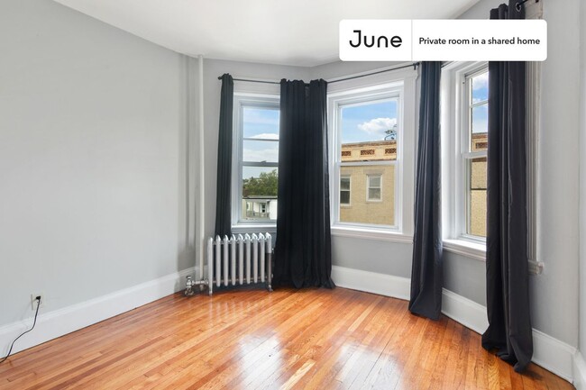 Building Photo - Room in Shared 4 bed/1 bath home