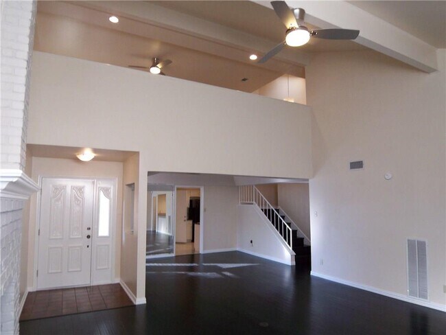 Foto del edificio - 8141 Forest Mesa Dr