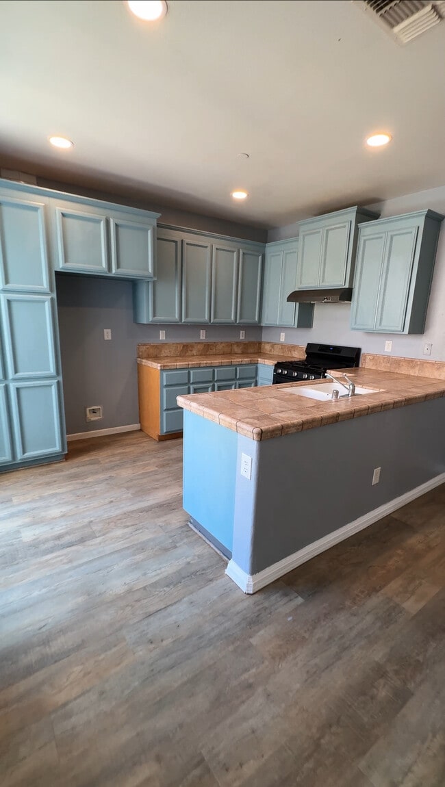 Kitchen - 8842 Adur Rd