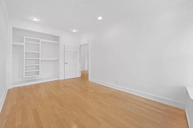 Foto del edificio - 44-14 Newtown Rd
