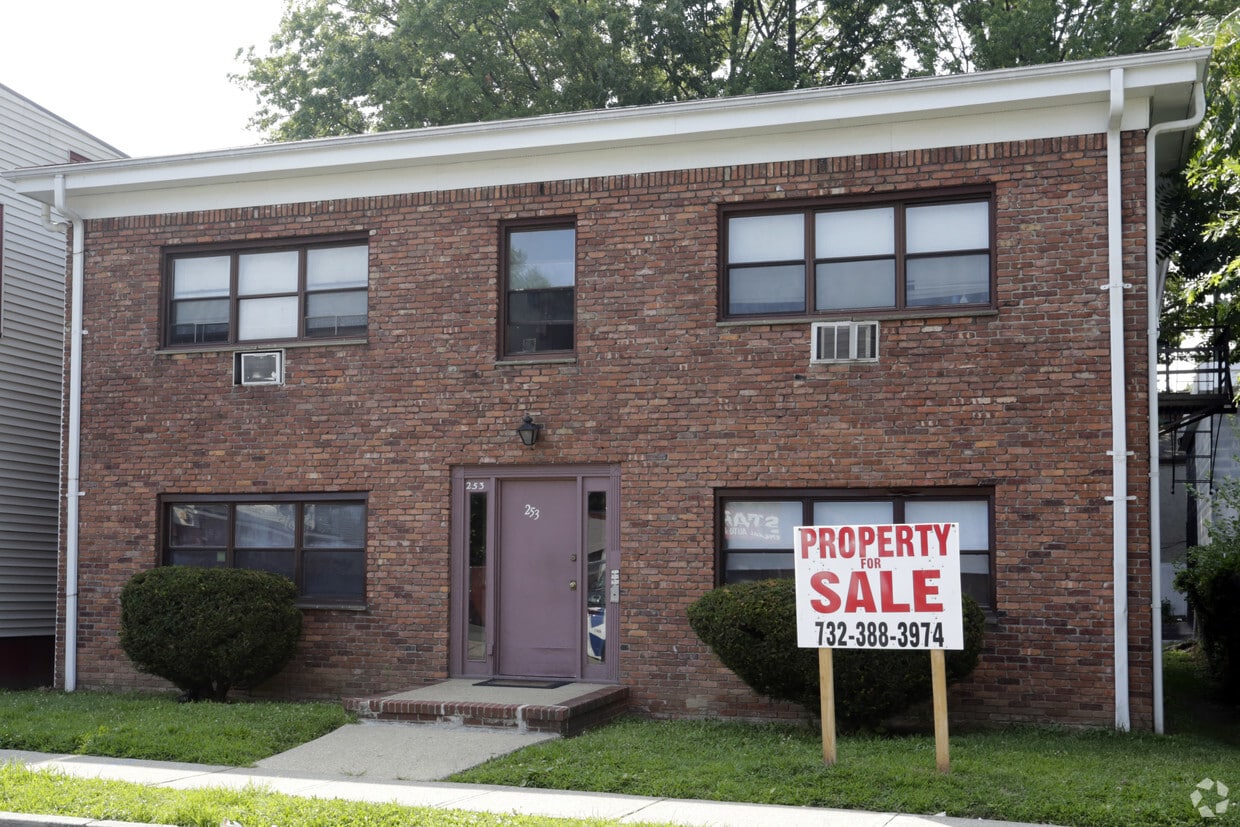Building Photo - 253 Sanford St