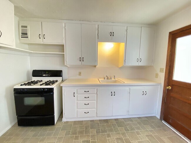 Foto del edificio - $77 MOVE IN SPECIAL!!!