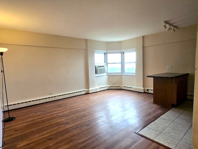 Foto del edificio - 4980 N Marine Dr