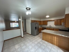 Building Photo - 1283 Lake Charles Ave