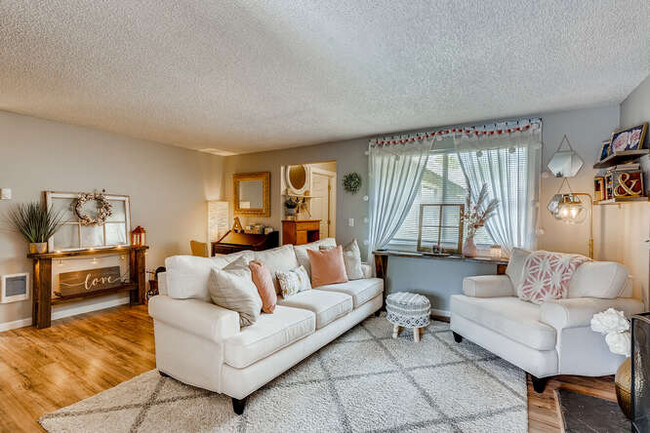 Foto del edificio - 3420 E 18th St