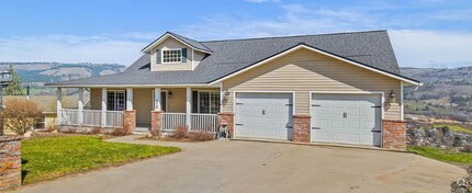 Building Photo - 829 Crest Dr