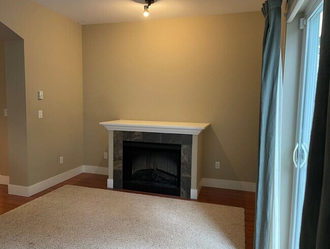 Foto del edificio - Stunning End Unit Townhome in desirable Redmond Ridge neighborhood; 2BD/2BA