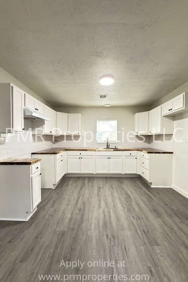 Foto del edificio - 4 Bedrooms / 2 Bathrooms House