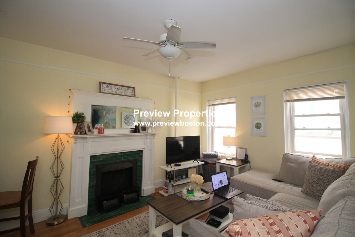 Foto principal - 1307 Commonwealth Ave