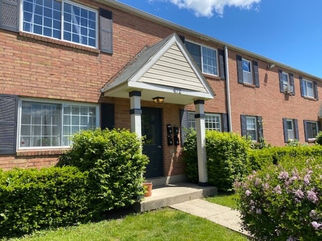 Building Photo - 472 Elsmere St