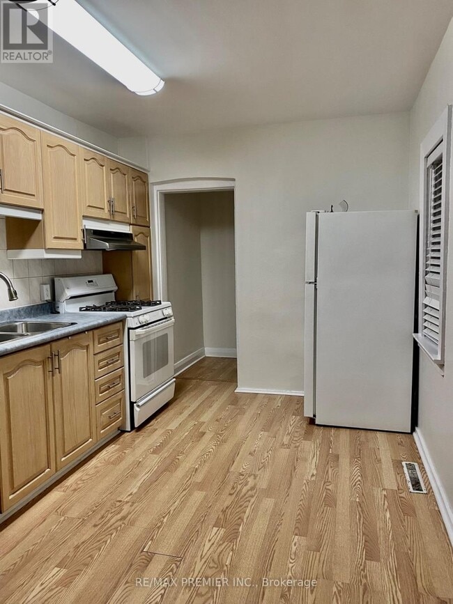 Photo du bâtiment - 34 Brownville Ave