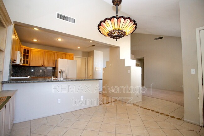 Building Photo - 2124 Desert Pines St