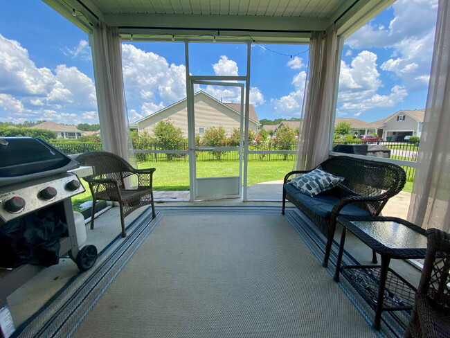 Building Photo - Ranch Style, Four Bedroom Home in Mill Creek!