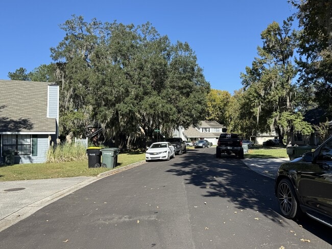 Building Photo - 151 Holland Park Cir