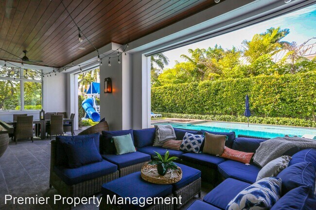 Foto del edificio - 5 br, 5.5 bath House - 215 3rd Avenue N