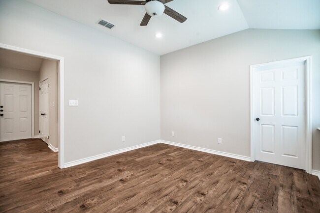 Foto del edificio - 803 S Main St