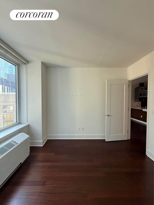 Foto del edificio - 60 Riverside Blvd