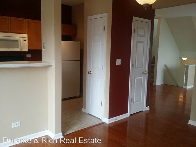 Building Photo - 2 br, 2.5 bath House - 2411 Courtyard Cir #6