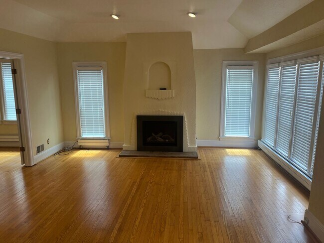 Foto del edificio - Gorgeous, Large 3 Bedroom 3 Bath House**Ya...