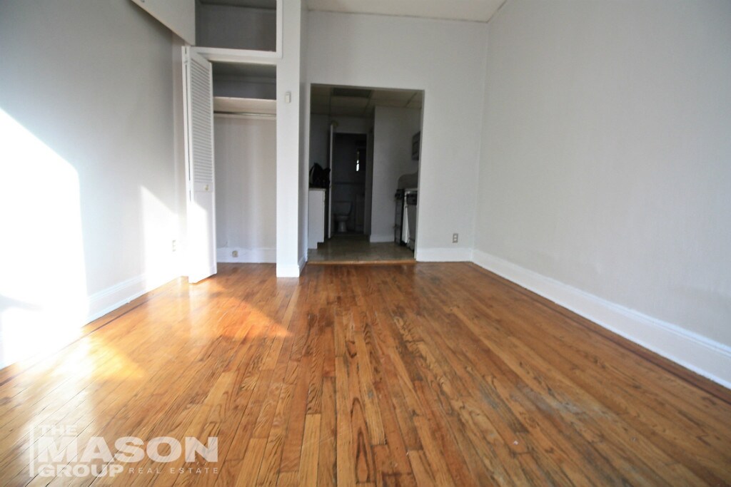 Building Photo - 331 W 43rd St