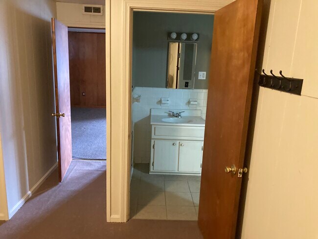 Foto del edificio - 407 W Stephen Foster Ave