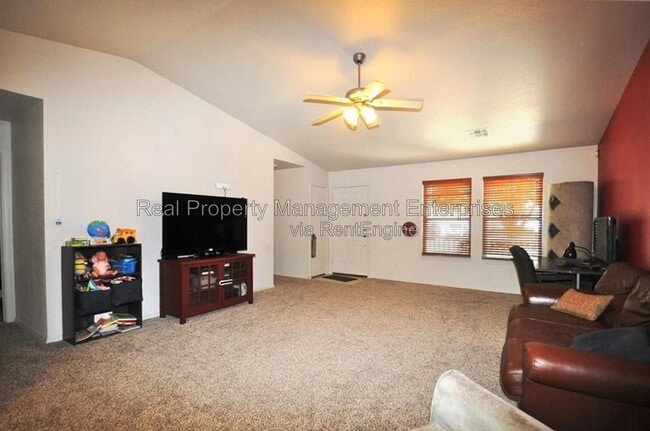 Building Photo - 5520 Del Creek Rd