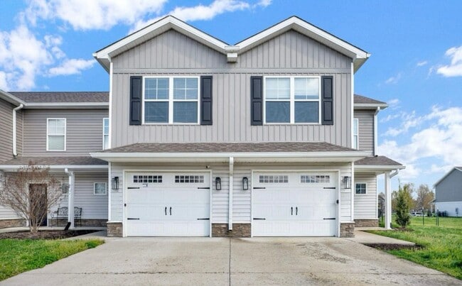 Beautiful 3-Bedroom Townhome in Pleasure Ridge Park! - Beautiful 3-Bedroom Townhome in Pleasure Ridge Park!