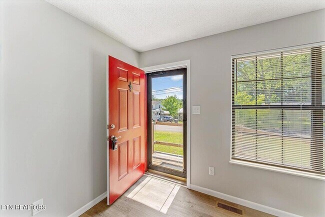 Foto del edificio - 5917 W Pine Ln