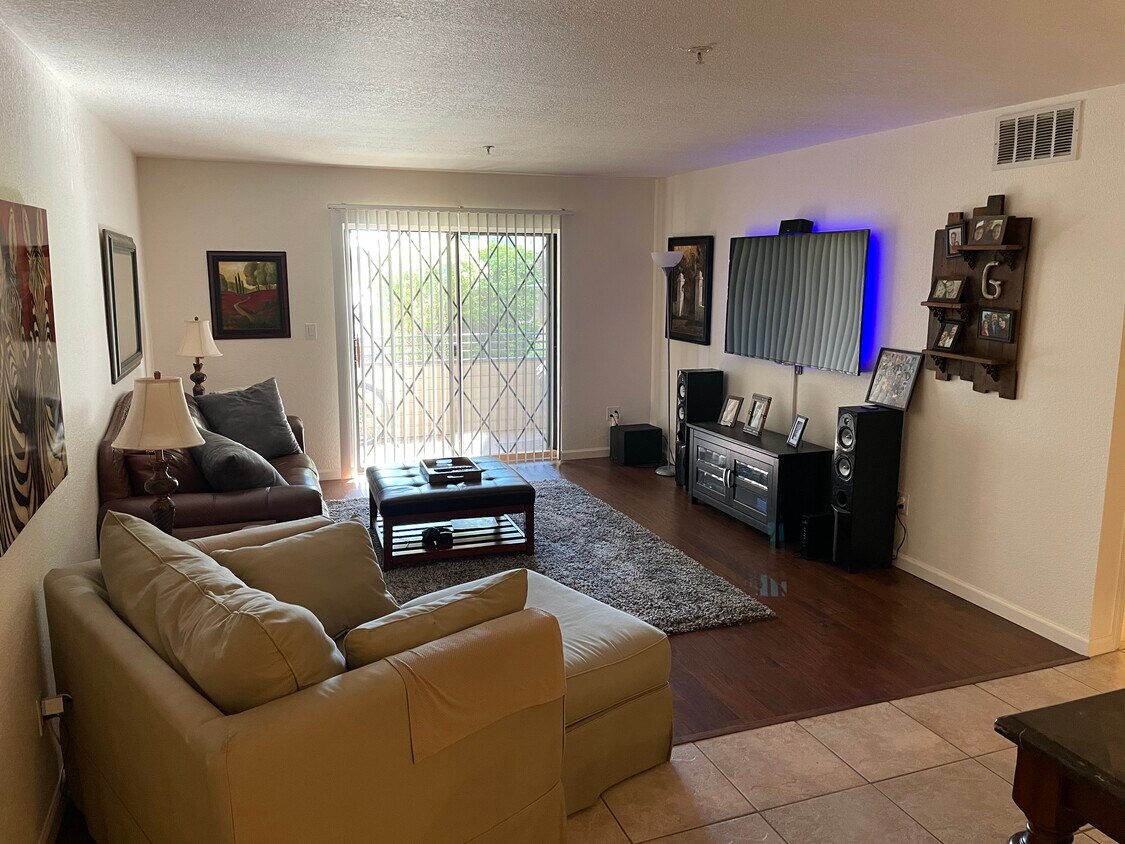 Foto principal - 7777 E Main St