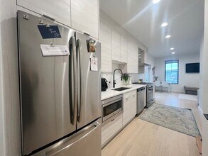 Building Photo - 360 Meridian St