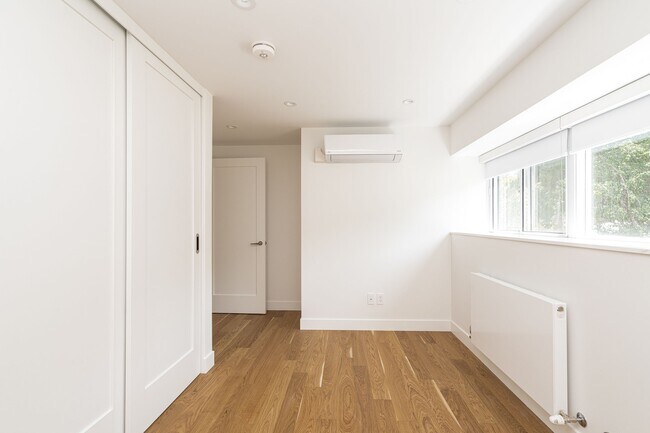 Building Photo - 4 Overland Drive