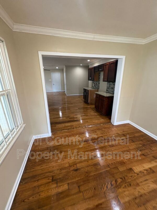 Building Photo - 813 42nd Pl N