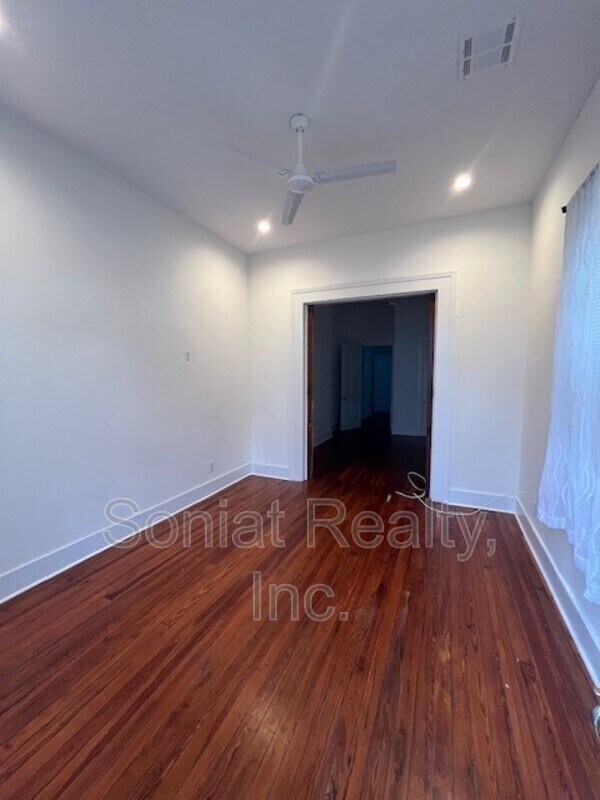 Foto del edificio - 1220 Bartholomew Street