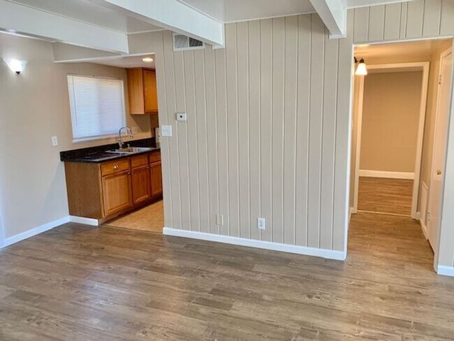 Foto del edificio - 4 bed 1.5 bath House in Richmond -- AVAILABLE NOW !!