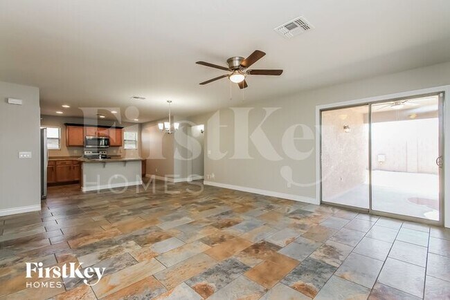 Building Photo - 873 W Desert Seasons Dr