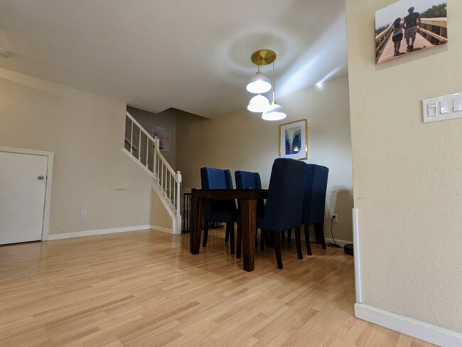 Foto del edificio - 328 W Sunnyoaks Ave