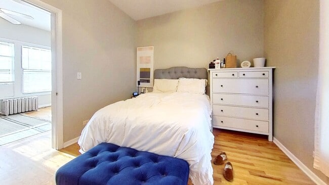 Photo - Second Floor East Lakeview One Bedroom Includes Heat Apartment