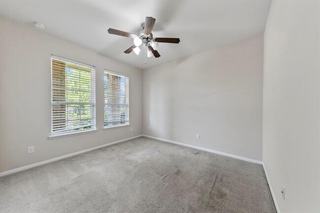 Foto del edificio - 3513 Old Holly Dr