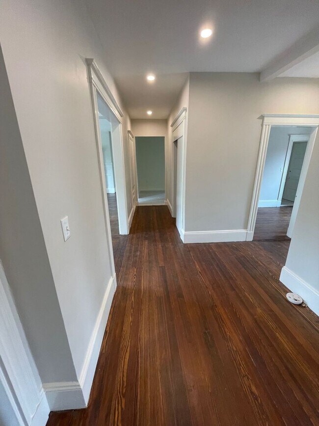 Building Photo - GORGEOUS BROOKLINE 3 BED, RECENTLY RENOVAT...