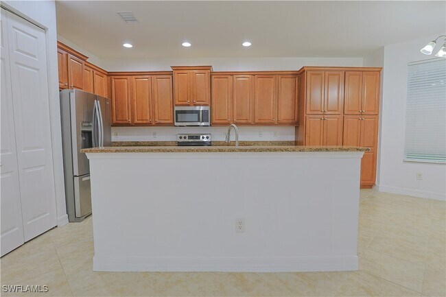 Building Photo - 10391 Carolina Willow Dr
