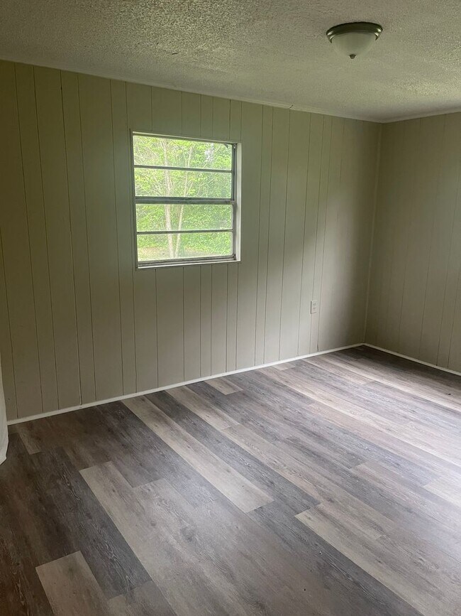 Building Photo - 3 Bed/2 Bath House