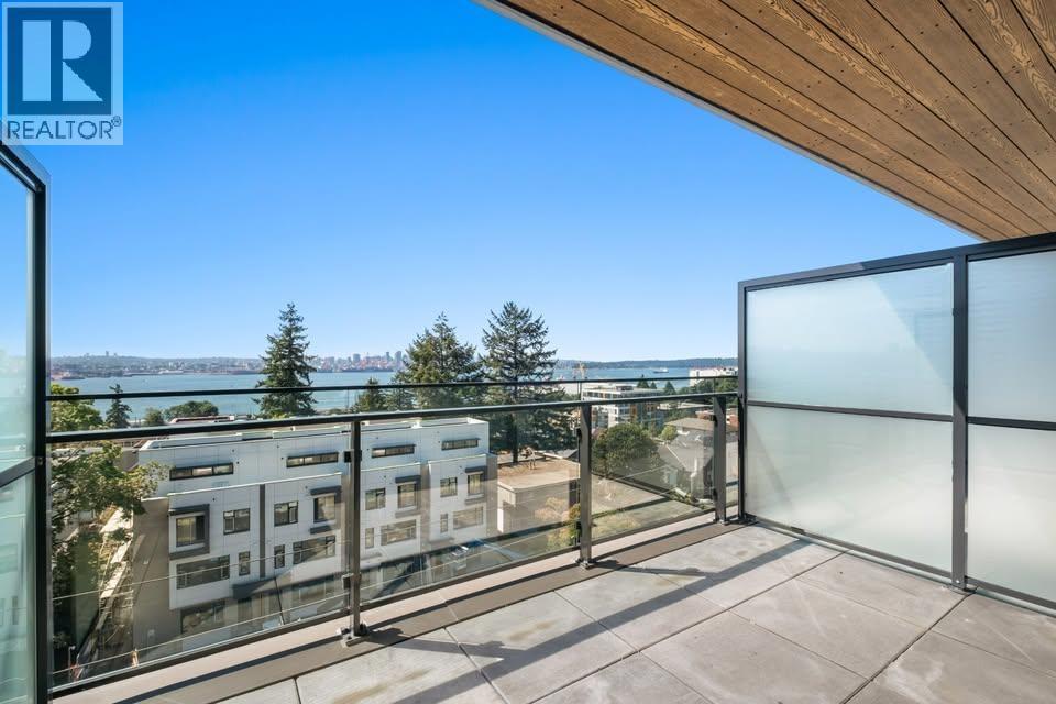 Primary Photo - 422 E 3rd St