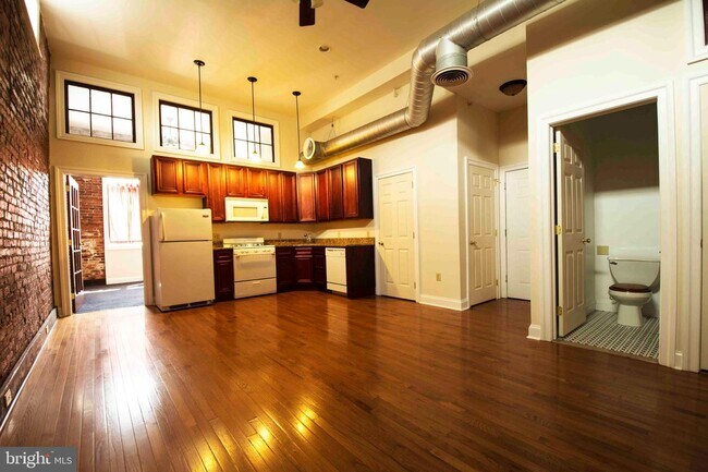 Foto del edificio - 345 W Chestnut St