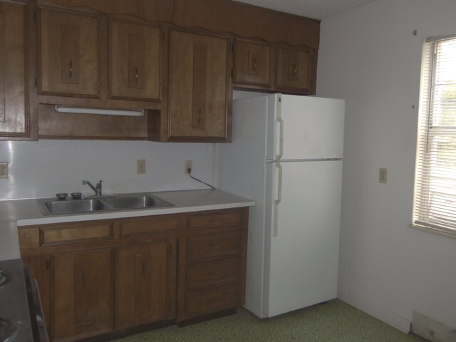 Building Photo - 204 W Bernard Ave