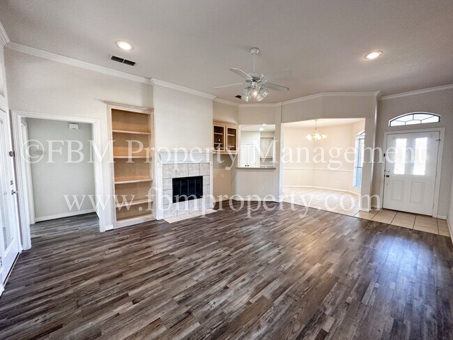 Building Photo - 708 Nandina Way