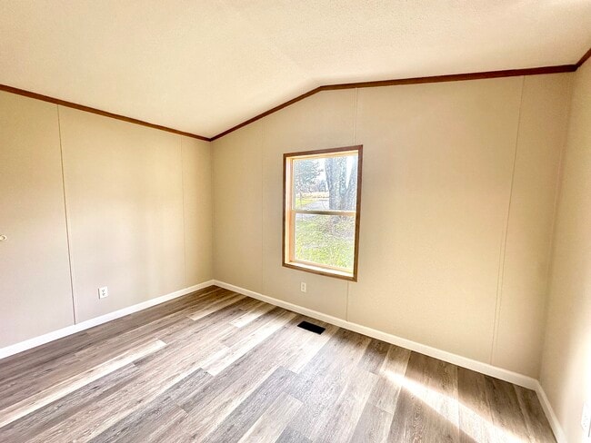 Building Photo - 90 Yankee Folly Rd