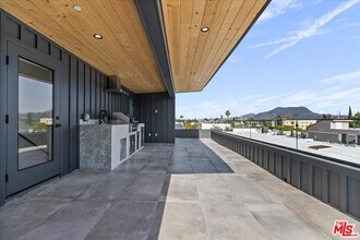 Building Photo - 4825 Satsuma Ave