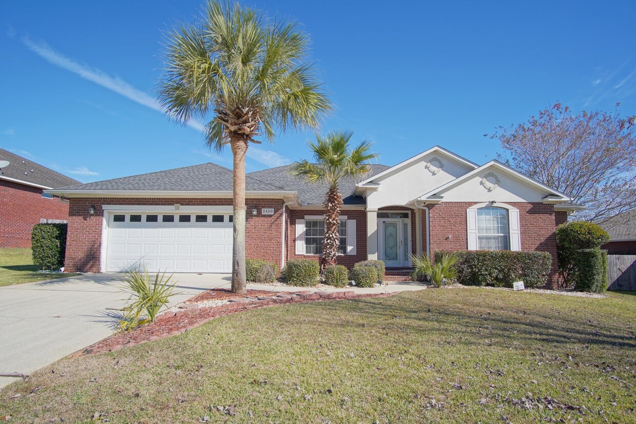 Primary Photo - 4 bed 3 bath with over 3,000 sqft~ Fenced ...